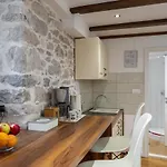 Awesome Stone House Casa de hóspedes 4*