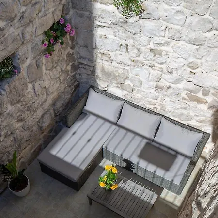 Guest house Awesome Stone House Split