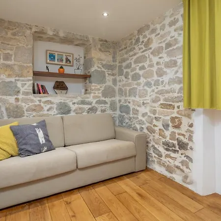 Awesome Stone House 4*