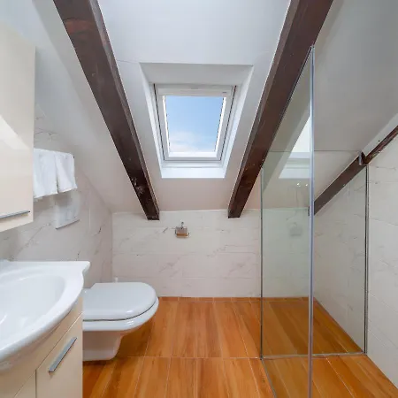 Pensión Awesome Stone House Split