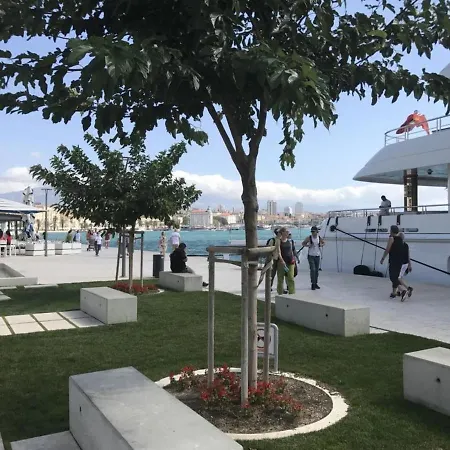 Pensión Awesome Stone House Split