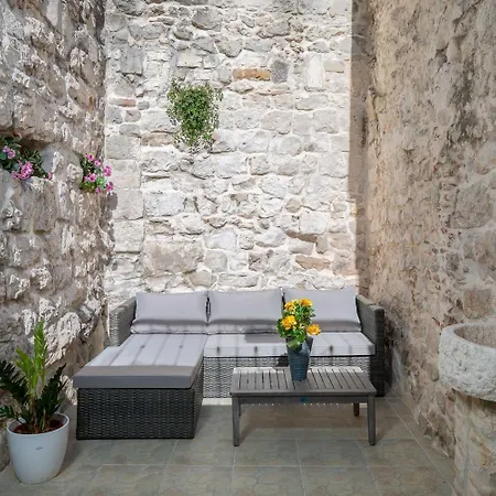 بيت ضيافة Awesome Stone House