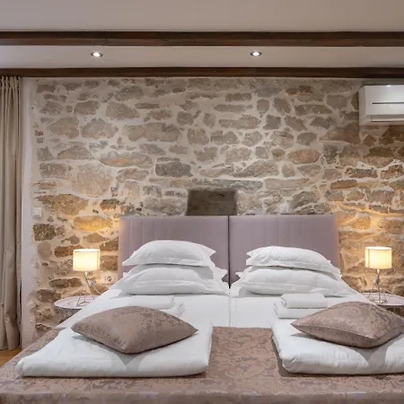 بيت ضيافة Awesome Stone House 4*