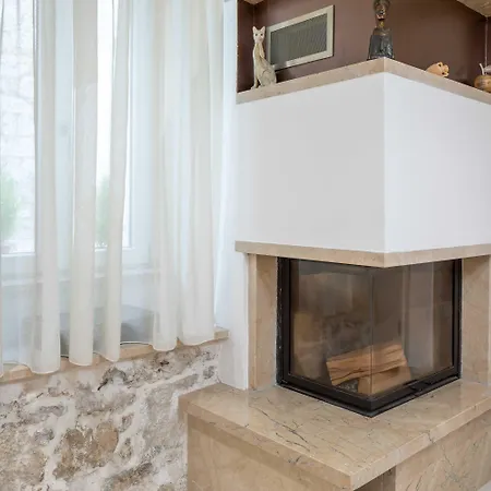 Awesome Stone House بيت ضيافة 4*