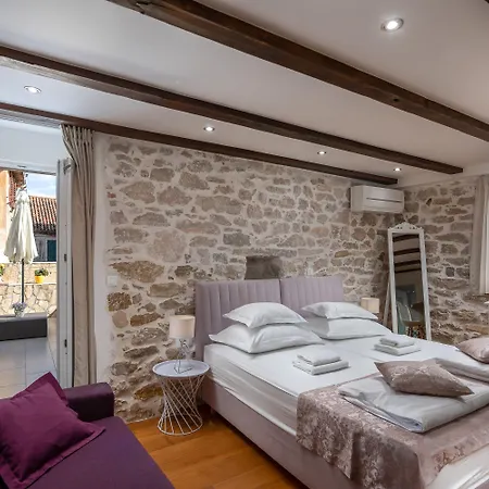 بيت ضيافة Awesome Stone House سبليت