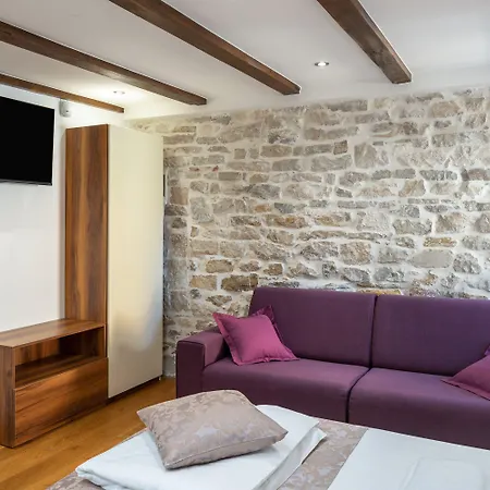 Awesome Stone House بيت ضيافة 4*