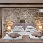 Guest house Awesome Stone House 4*
