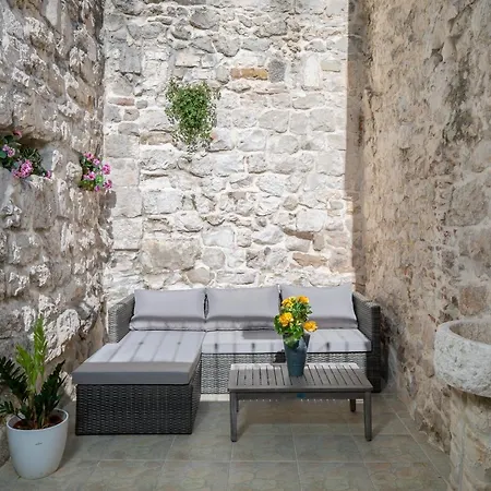 Pensionat Awesome Stone House