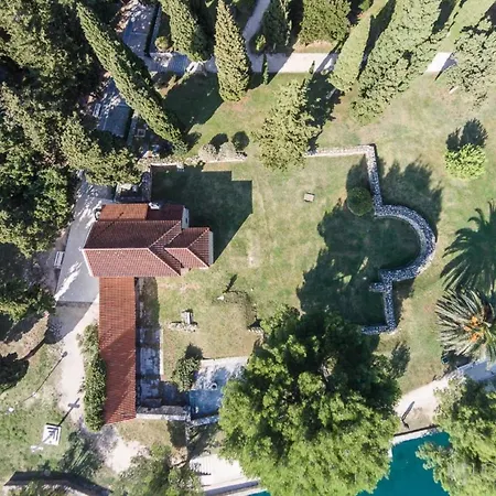 Pensionat Awesome Stone House 4*